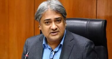 পলাতক প্রতিমন্ত্রী আরাফাতের দেশত্যাগে নিষেধাজ্ঞা চেয়ে আদালতে যাবে দুদক