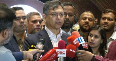 সব পক্ষের সঙ্গে আলোচনা করে সংবিধানে ‘ইনক্লুসিভ’ সংশোধনী আনতে চাই: স্বরাষ্ট্রমন্ত্রী