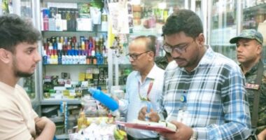 এক ফ্রিজে কাঁচা মাছ-মাংস ও রান্না খাবার, রেস্তোরাঁকে ২০ হাজার টাকা জরিমানা