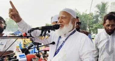 ‘এ সরকার জনগণের সঙ্গে ভাঁওতাবাজি ও প্রতারণা করছে,মানুষের অধিকার ফিরিয়ে দেওয়ার জন্য আমরা মাঠে নেমেছি’: জামায়াত আমির