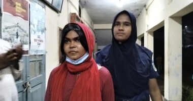 ফ্যামিলি কার্ড পাইয়ে দেওয়ার নামে টাকা নেওয়ার অভিযোগে এনসিপি নেত্রী আটক