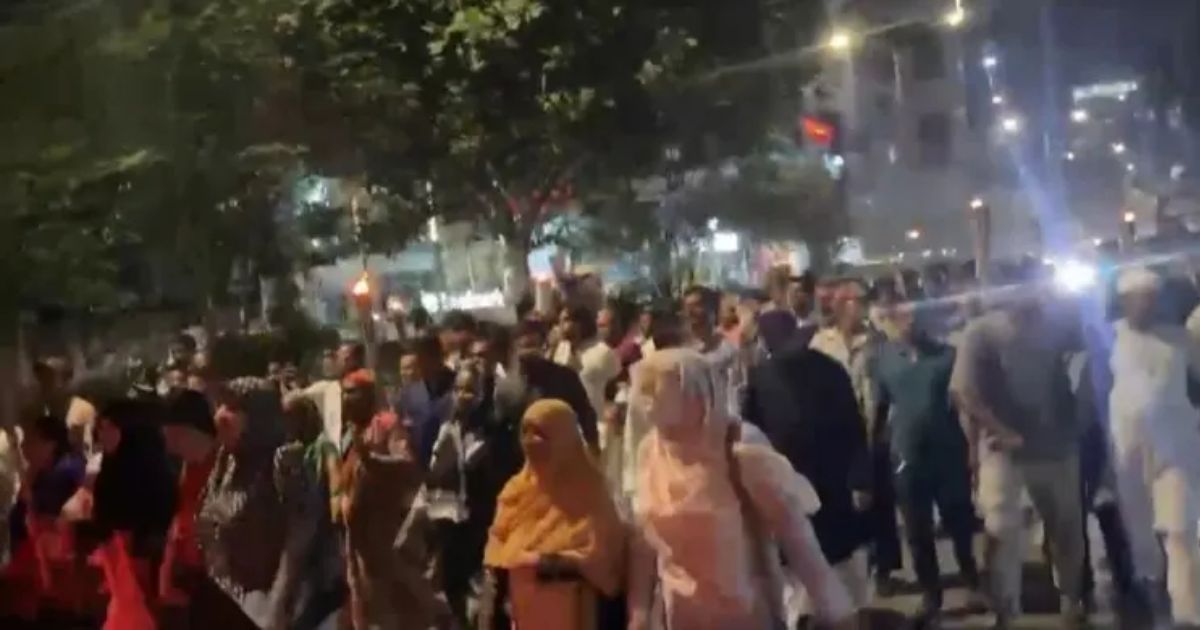 আওয়ামী লীগের মিছিলের প্রতিবাদে গুলশানে এনসিপির মশাল মিছিল