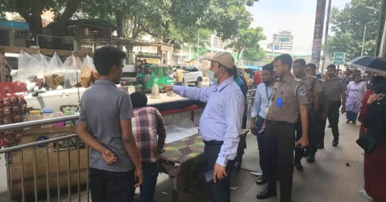 কারওয়ান বাজার ও ফার্মগেইট মেট্রোরেল স্টেশন এলাকায় উচ্ছেদ অভিযান