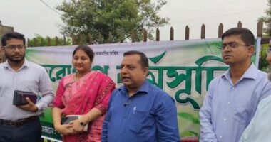 শাহজাদপুরে সেনেটারী ল্যান্ডফিল্ড এলাকায় বৃক্ষ রোপন করলেন জেলা প্রসাশক আমিনুল