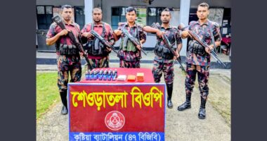 সীমান্তে বিজিবির পৃথক অভিযানে বিপুল পরিমাণ ভারতীয় মাদকদ্রব্য উদ্ধার করা হয়েছে