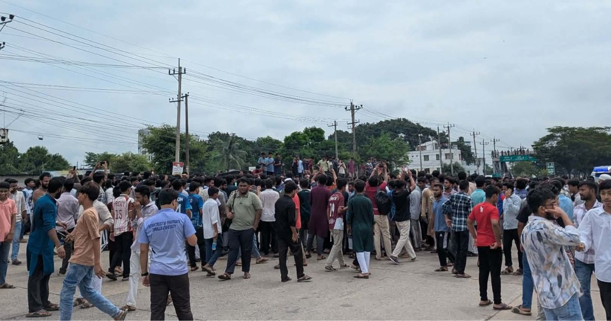 ৪ দফা দাবি দিয়ে ঢাকা-চট্টগ্রাম মহাসড়ক অবরোধ স্থগিত করলেন কুবি শিক্ষার্থীরা