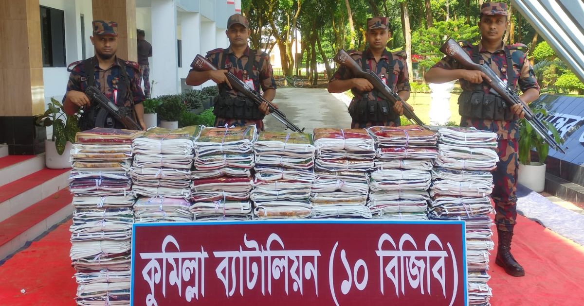 কুমিল্লা সীমান্তে ৭৪ লাখ টাকার ভারতীয় শাড়ি জব্দ করেছে বিজিবি