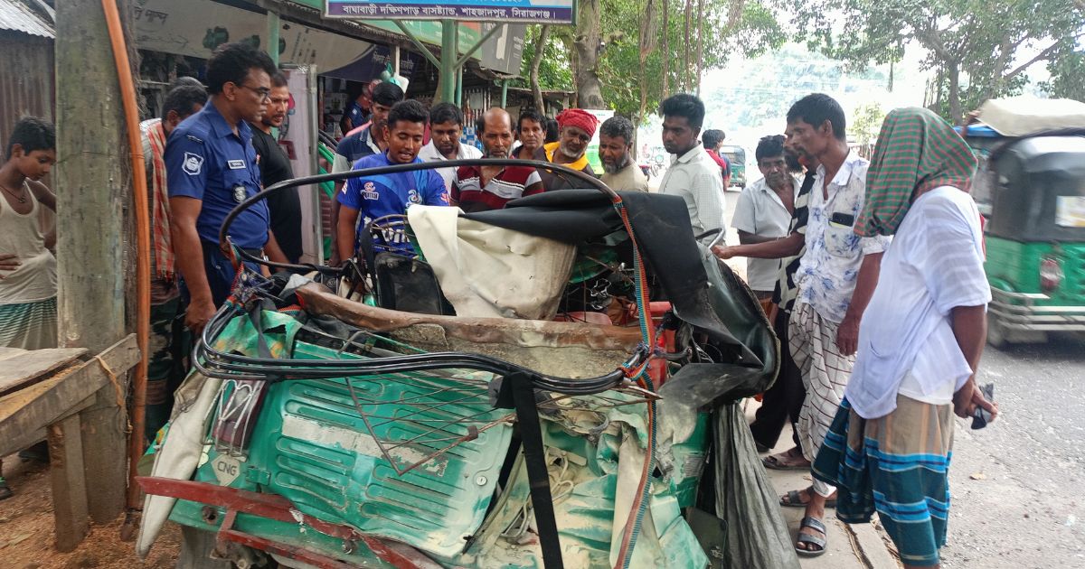 শাহজাদপুরে বাসচাপায় সিএনজি যাত্রী নিহত দুইজন গুরুতর আহত