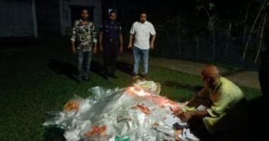 দশমিনায় এক লাখ টাকার অবৈধ পলিথিন জব্দ,পুড়িয়ে ধ্বংস
