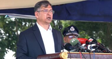 ফ্যাসিবাদী শক্তিকে তথ্য দিচ্ছে অনেক পুলিশ, শৃঙ্খলা না মানলে রাষ্ট্রদোহ আইনে ব্যবস্থা: স্বরাষ্ট্রমন্ত্রী সালাহউদ্দিন আহমদ