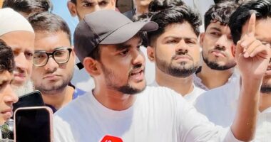 ‘বাংলা সিনেমার মতো ঘটনা ঘটার পরে পুলিশ এসেছে পরিদর্শন করতে’: আসিফ মাহমুদ