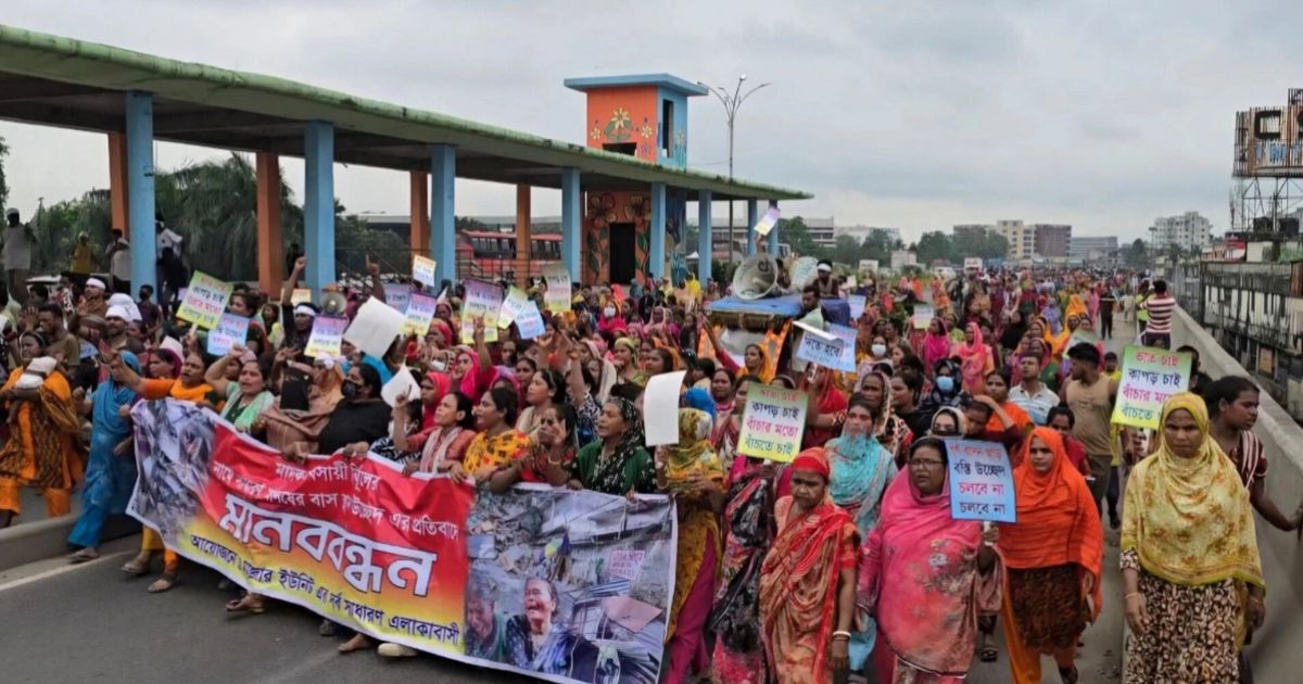 টঙ্গীতে বস্তি উচ্ছেদের প্রতিবাদে মহাসড়ক অবরোধ, তীব্র যানজট
