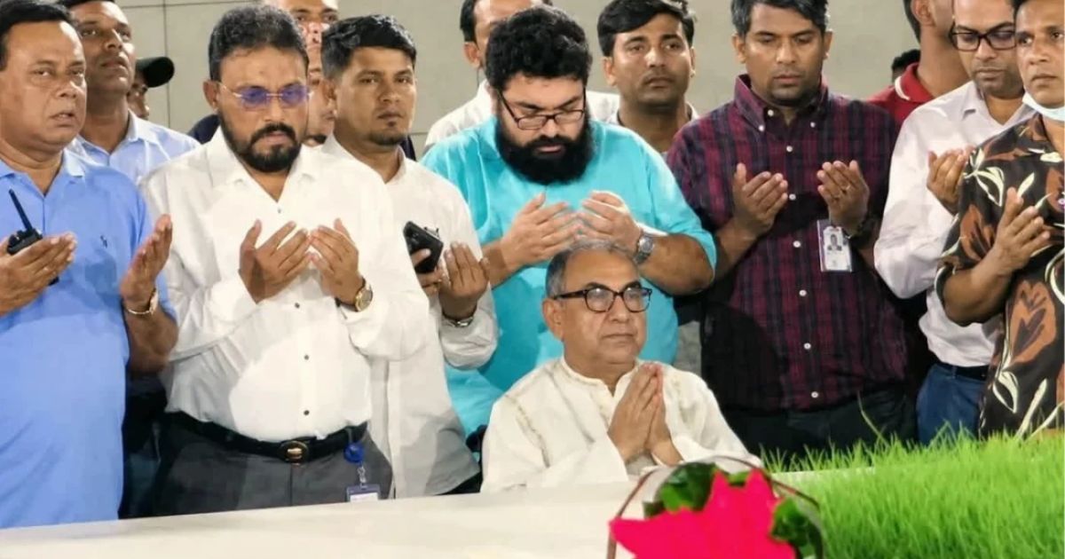 জিয়াউর রহমান ও খালেদা জিয়ার সমাধিতে মির্জা আব্বাসের শ্রদ্ধা