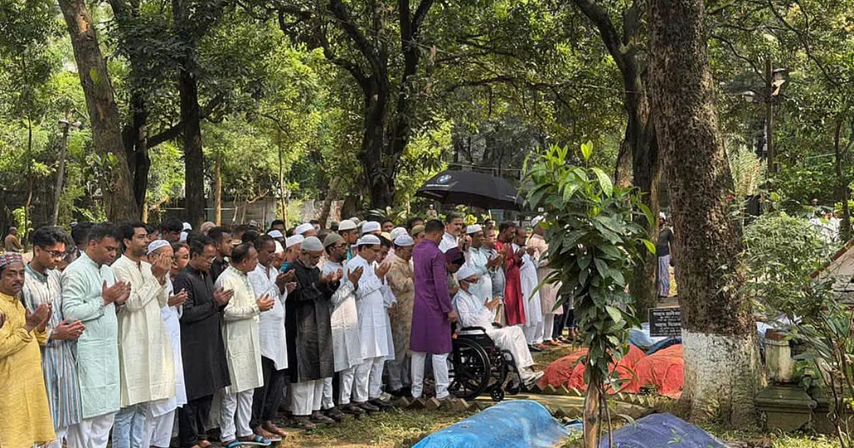 মা-বাবার কবর জিয়ারত করলেন মির্জা আব্বাস