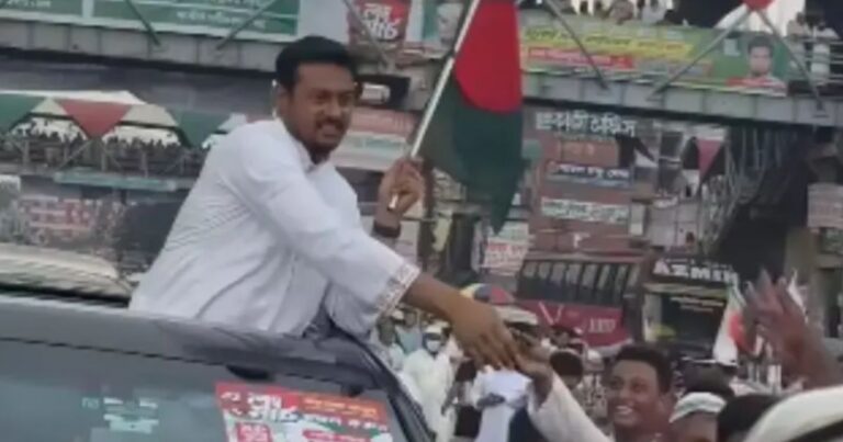 ছাদখোলা গাড়িতে লংমার্চে নাসীরুদ্দীন পাটওয়ারী