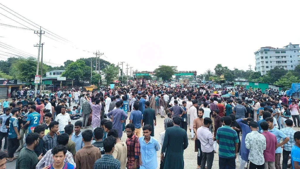 অপ্রতিম হত্যার বিচার দাবিতে ঢাকা-চট্টগ্রাম মহাসড়ক অবরোধ