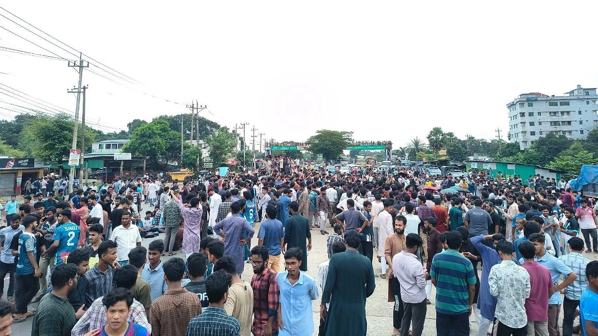 অপ্রতিম হত্যার বিচার দাবিতে ঢাকা-চট্টগ্রাম মহাসড়ক অবরোধ