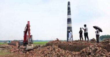 সুবর্ণচরে সোশ্যাল মিডিয়াতে সমালোচনার পর,অবৈধ ইটভাটা গুঁড়িয়ে দিল প্রশাসন