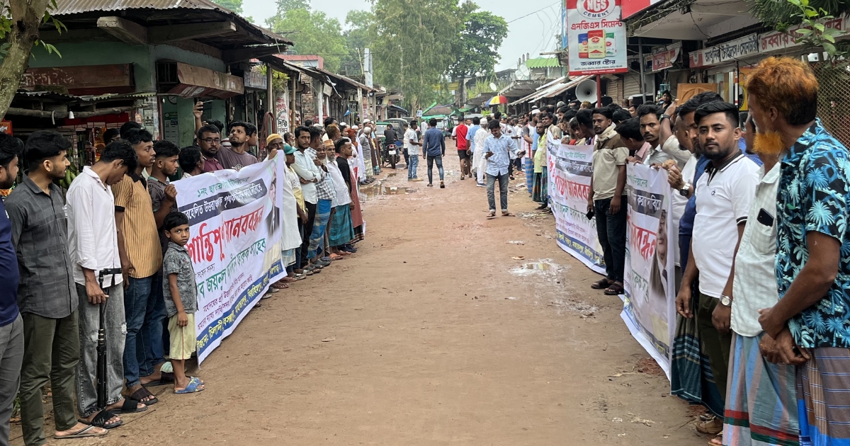 সেনবাগে পৃথক ইউনিয়ন করার দাবিতে মানববন্ধন