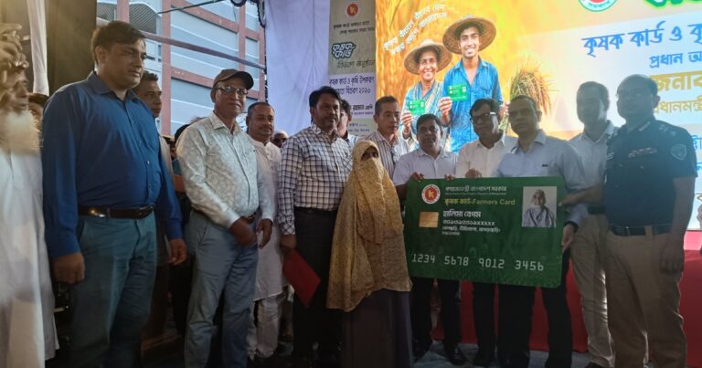 দীঘিনালায় ২ হাজার ৩০৫ কৃষক পেলেন কৃষক কার্ড