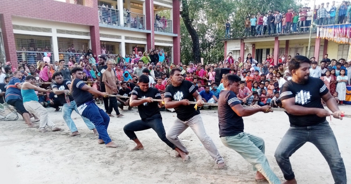 ডোমার জোড়াবাড়ীতে গ্রাম বাংলার ঐতিহ্যবাহী রশি টানাটানি প্রতিযোগিতা