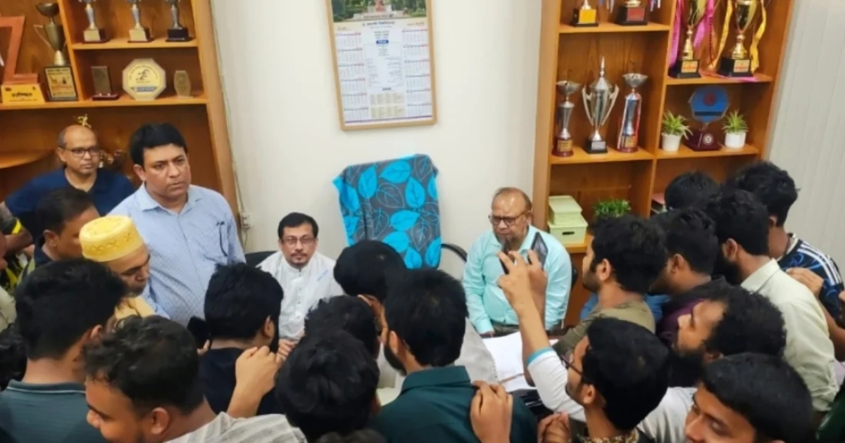 সাংবাদিকদের ওপর হামলা : মামলা নেওয়ার আশ্বাসে ফিরে গেলেন তারা