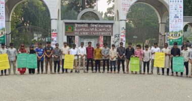 রাবিতে হামলা,চোখে কালো কাপড় বেঁধে ইবি সাংবাদিকদের প্রতিবাদ