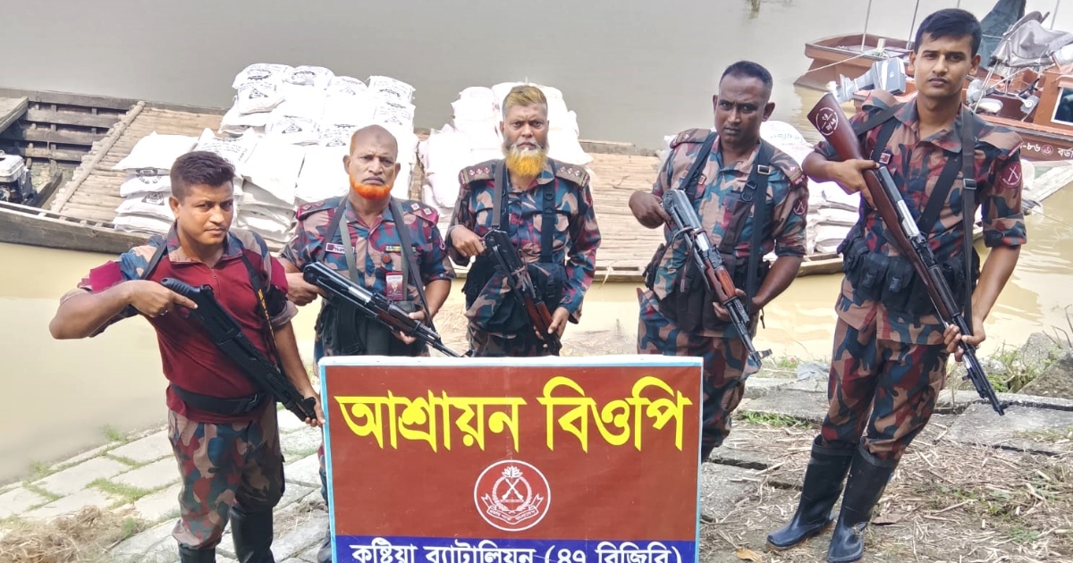 নৌপথে ভারতে পাচারের সময় ৯,২৫০ কেজি সার উদ্ধার
