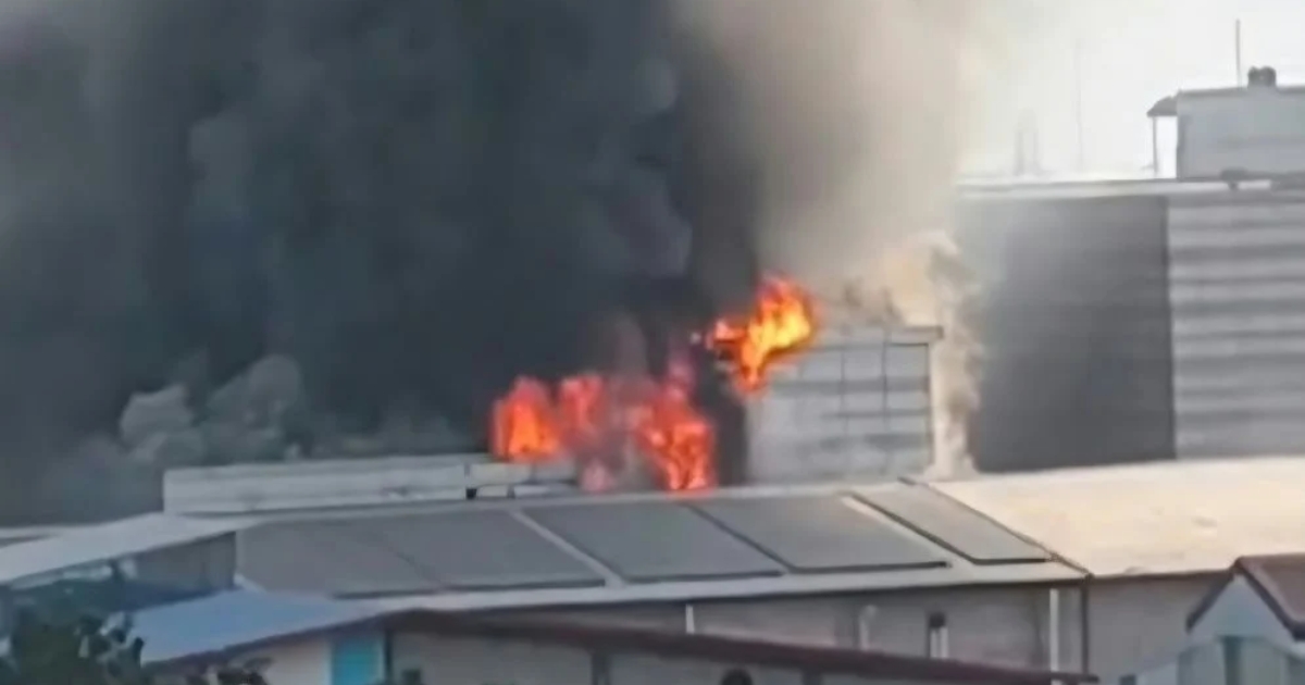 টঙ্গীতে ওষুধ কারখানায় ভয়াবহ আগুন, নিয়ন্ত্রণে কাজ করছে ১৬ ইউনিট