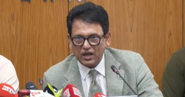 ৩ দিনের সফরে চীনের উদ্দেশে ঢাকা ছাড়লেন শিক্ষামন্ত্রী