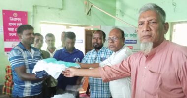 ডোমারের ‎ভোগডাবুড়ী ইউনিয়নের ৮ পূজা মন্ডপে আর্থিক অনুদান ও টি শার্ট প্রদান