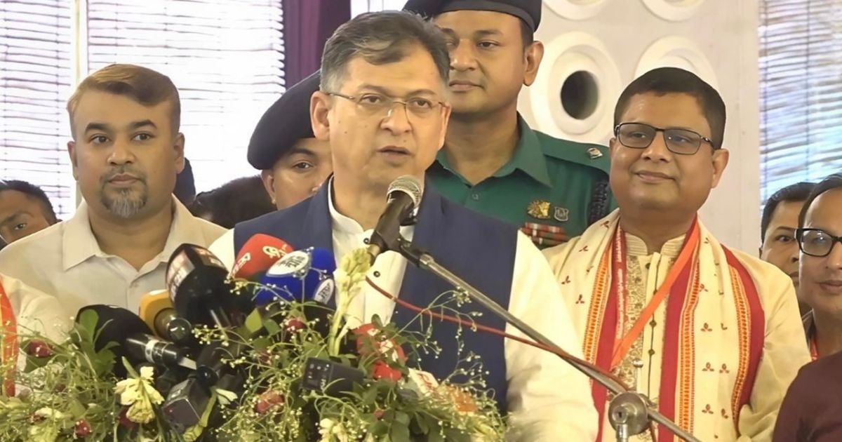 ‘আমাকে দেখলে তো লোকে সংবিধান বলে,তাহলে সংবিধান থেকে কিছু বলি: স্বরাষ্ট্রমন্ত্রী