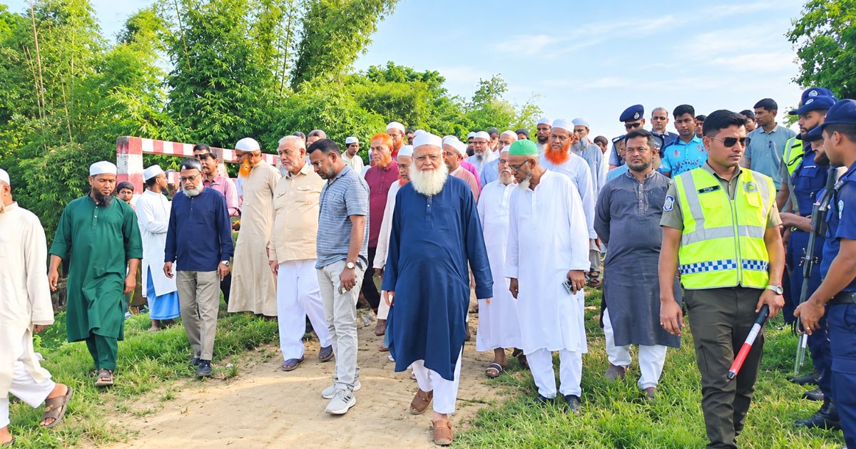 বান্দরবানে মারকাজ মসজিদ পরিদর্শনে পার্বত্যমন্ত্রী, ইজতেমায় ৫ লাখ টাকা অনুদান