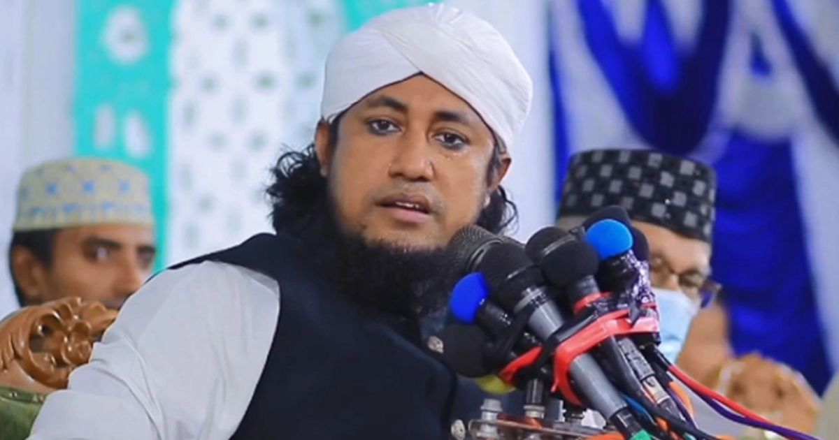 “শিক্ষার্থীকে অনৈতিক প্রস্তাব দিলে,সেই শিক্ষকদের গালে থাপ্পড় দেওয়ার অধিকারও শিক্ষার্থীর বাবা রাখেন”: মুফতী তাহেরি