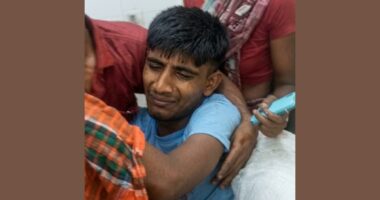 আতশবাজির ভয়াবহ বিস্ফোরণ: যুবকের হাতের পাঁচ আঙুল বিচ্ছিন্ন