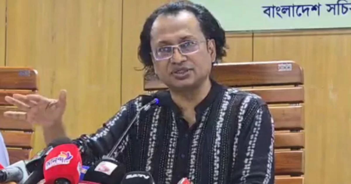 আইজিপির বিষয়ে সিদ্ধান্ত নিতে হলে প্রধানমন্ত্রী দেশে ফেরার পর বিবেচনা করবেন: তথ্য উপদেষ্টা