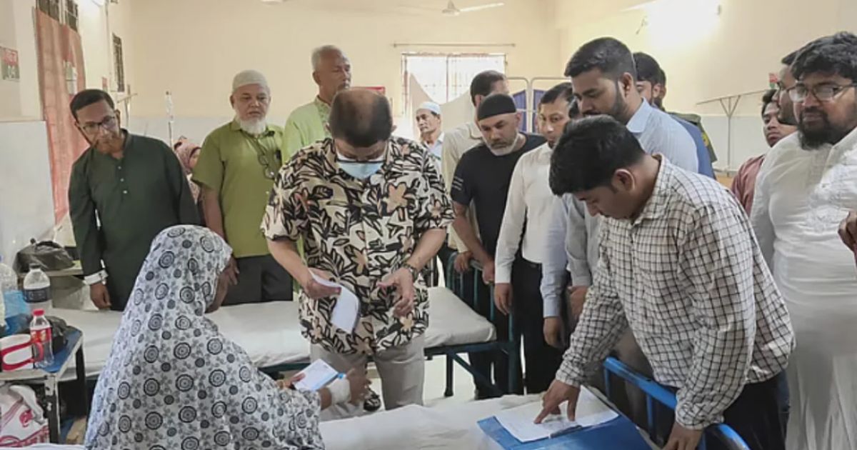 হঠাৎ হাসপাতালে স্বাস্থ্যমন্ত্রী, অনুপস্থিত ৫ চিকিৎসকের বিরুদ্ধে ব্যবস্থার নির্দেশ
