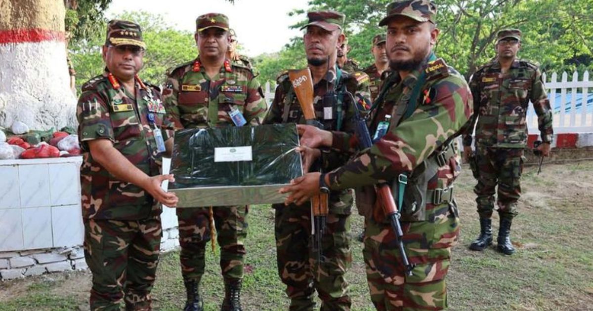 পার্বত্য চট্টগ্রামে সেনা ক্যাম্প পরিদর্শন করলেন সেনাপ্রধান