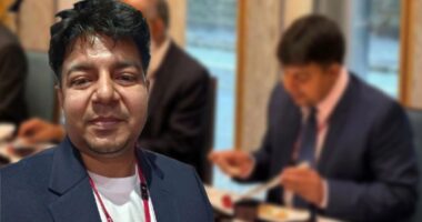 ‘আমি আসলে জানতাম না, কোন হাতে ছুরি আর কোন হাতে কাটা চামচ নিতে হবে’:আমজনতার তারেক