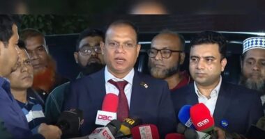 অন্য বিমানে ফেরার সুযোগ থাকলেও সফরসঙ্গীদের সঙ্গ ছাড়েননি প্রধানমন্ত্রী : অতিরিক্ত প্রেস সচিব
