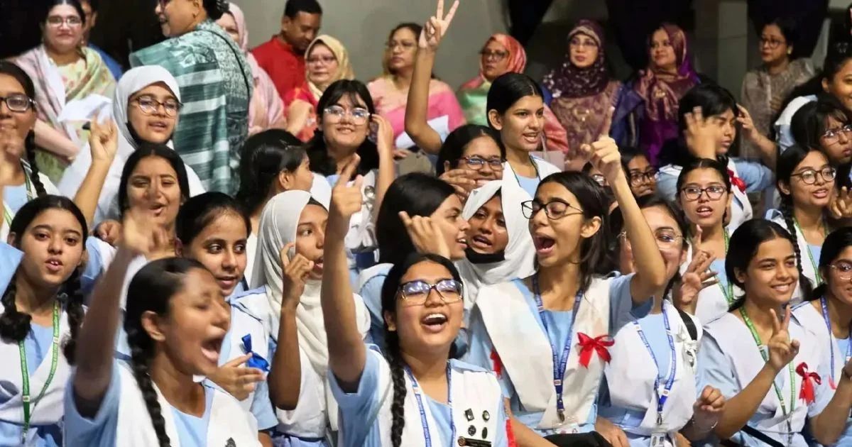 এইচএসসি ও সমমানের পরীক্ষার ফলাফল প্রকাশ, পাসের হার ৫২.১২ শতাংশ