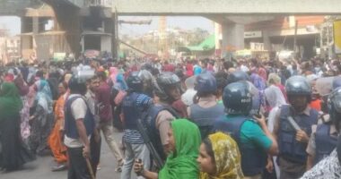 আশুলিয়ায় শ্রমিক-পুলিশ সংঘর্ষ, টিয়ারশেল ও সাউন্ড গ্রেনেড নিক্ষেপ