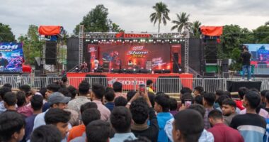হোন্ডা শাইন উৎসবে ডোমার মাতালেন ব্যান্ডদল আ্যাশেজ