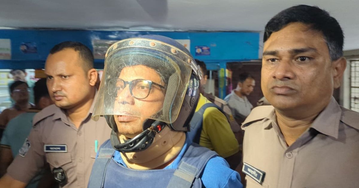 হাতকড়া পেছনে কেন?লিফট কি শুধু আমাদের জন্যই বন্ধ? আদালতে ক্ষোভ পলকের