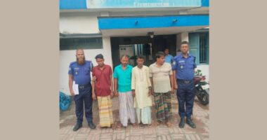 শাহজাদপুরে জুয়া খেলার সময় পুলিশের হাতে নগদ টাকাসহ আটক ৪, পলাতক ১৭