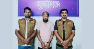 ২৪ মামলার আসামি ‘গাঁজা মনির’ ৩০০ পিস ইয়াবাসহ গ্রেপ্তার