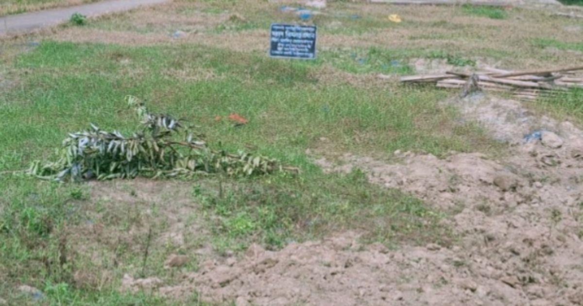 সাবেক রাষ্ট্রদূতের পারিবারিক কবরস্থানে ভাঙচুর