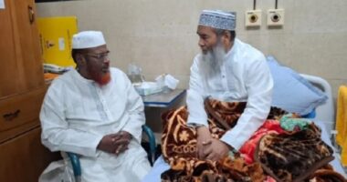জামায়াত নেতা মুজিবুর রহমানকে দেখতে হাসপাতালে গোলাম পরওয়ার