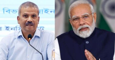 ‘তেলাপোকাদের কামড়ে মোদি দিশেহারা,বেশি দিন টিকতে পারবে বলে মনে হয় না,পতন দেখার অপেক্ষায় আছি’: আসিফ নজরুল