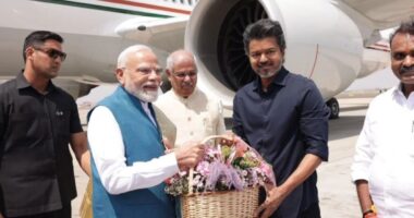 চেন্নাই বিমানবন্দরে মোদিকে স্বাগত জানালেন মুখ্যমন্ত্রী বিজয়